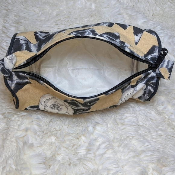 Vintage Camellia Rose CHANEL Cosmetic Makeup Bag with Tassel - Picture 3 of 11